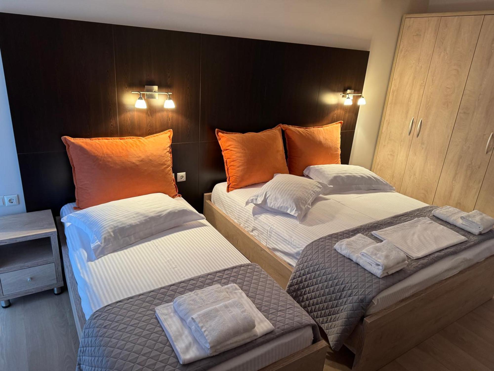 George Hotel Rooms&Suites ヒマラ エクステリア 写真