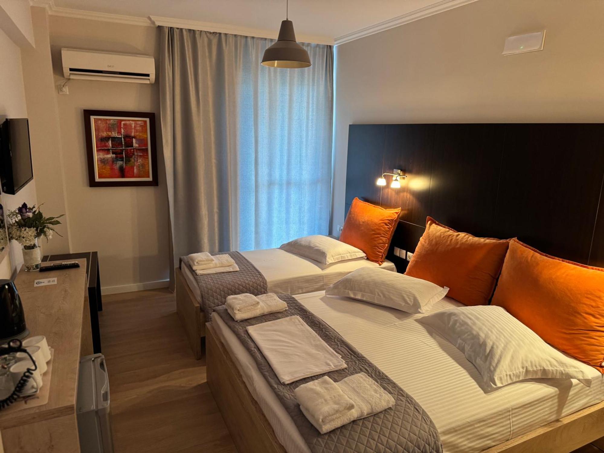 George Hotel Rooms&Suites ヒマラ エクステリア 写真